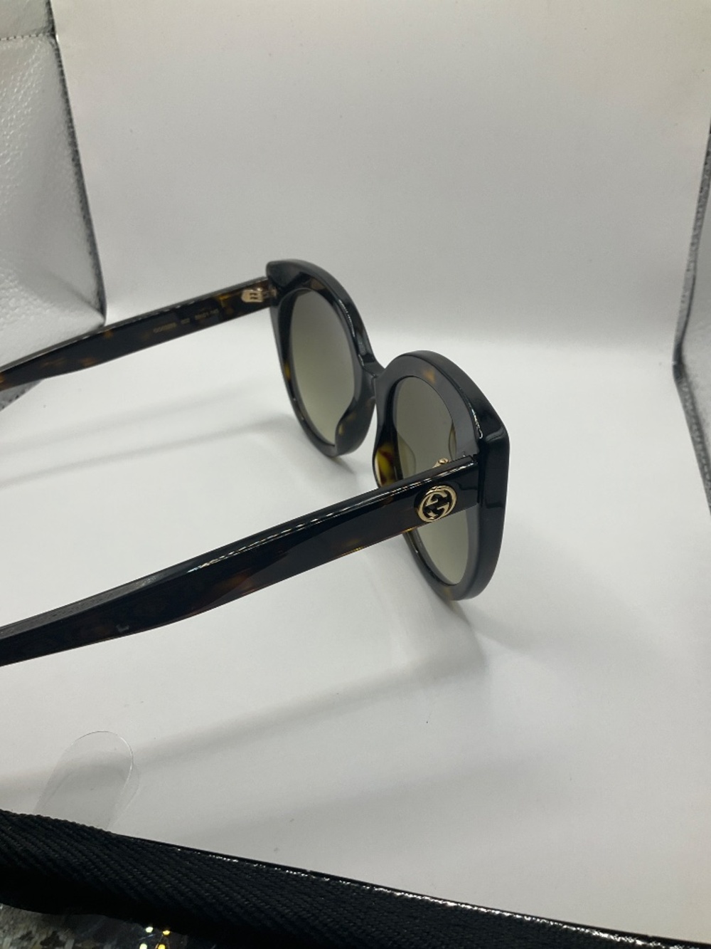 Gucci GG0325S - 002 Havana | Sunglasses Woman - Picture 4 of 7